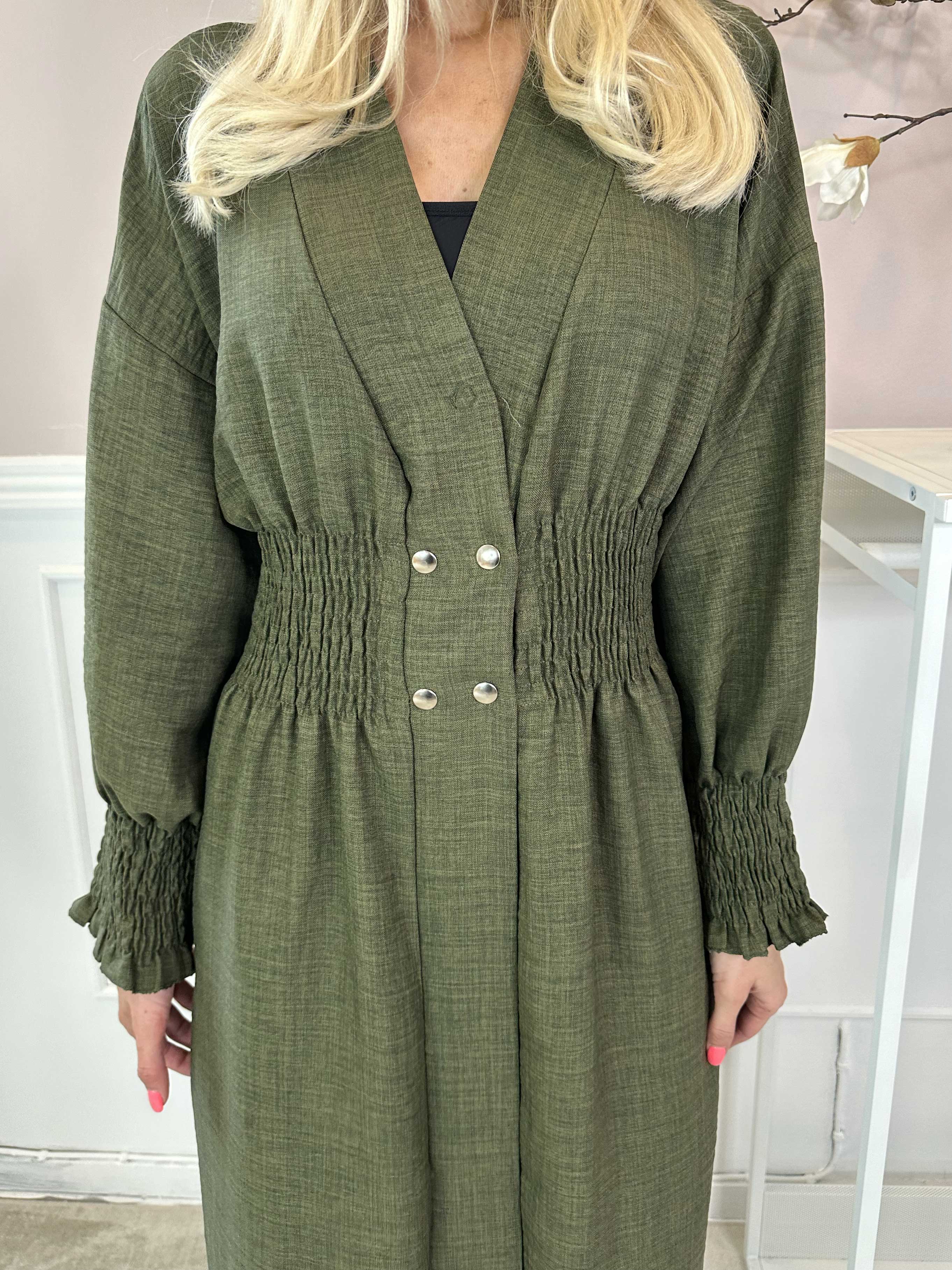 Samara - Sød kjole med smock og knapper